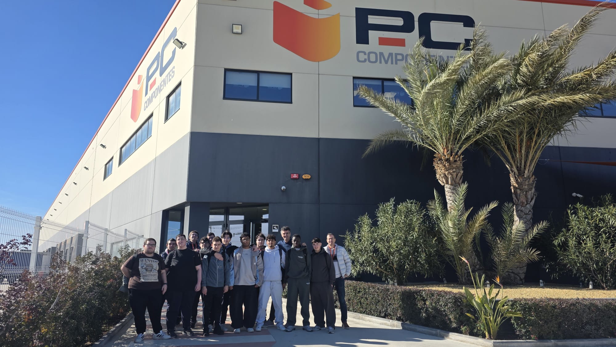 Visita del alumando de FP a PCComponentes